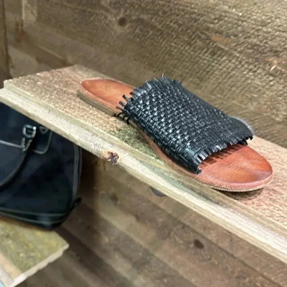 Splendid
Women's Truth Woven Leather Slide Sandals Size 7 - Picture 2 of 5